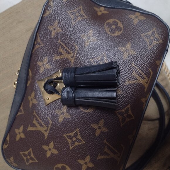 Beautiful and Rare Louis Vuitton Saintonge Noir Camera bag✨ - Picture 7 of 16